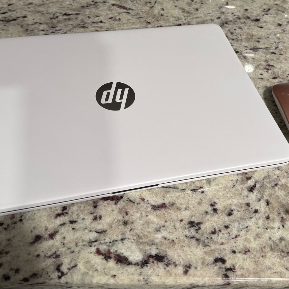 HP White Laptop